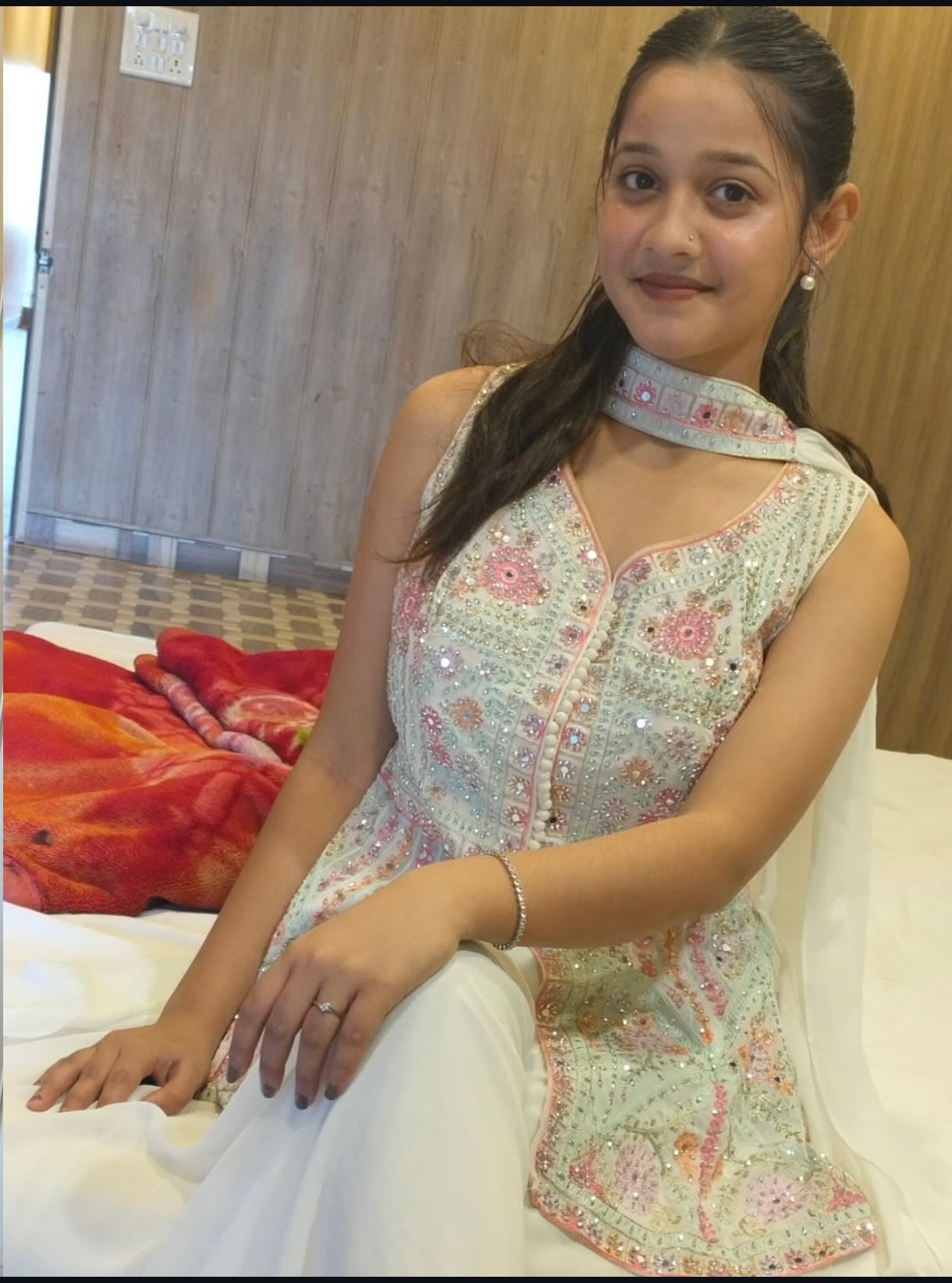 ARE YOU LOOKING FOR HOT AND GOOD LOOKING GIRL 👇❤️ MSG HERE BAN