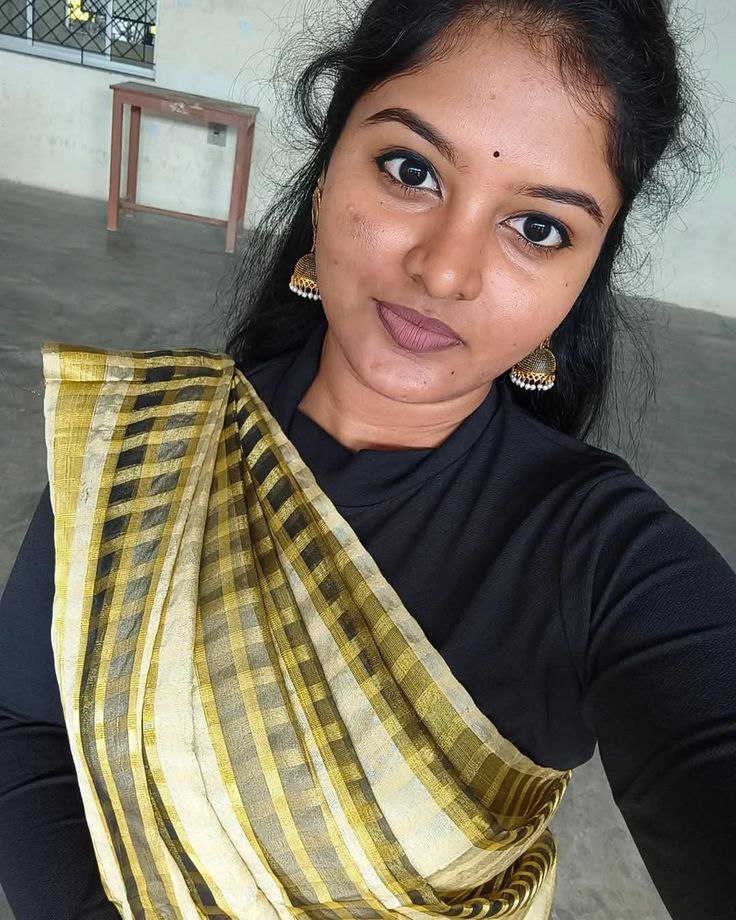 Amritha_ Iyer "24/7 service ☎️ ava home 🏠 service꧁༒